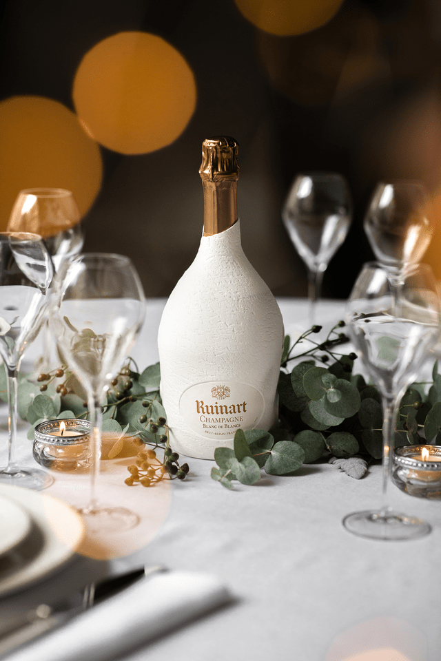 Mastering the Art of Tablescaping: Elegant and Festive Tables for Christmas and Hanukkah - Friarwood Wines & Spirits