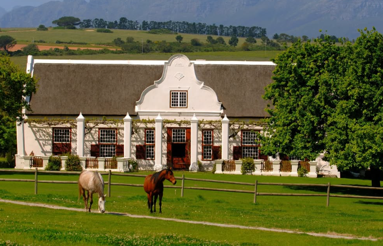 Meerlust Rubicon Estate with two horses in front of the house